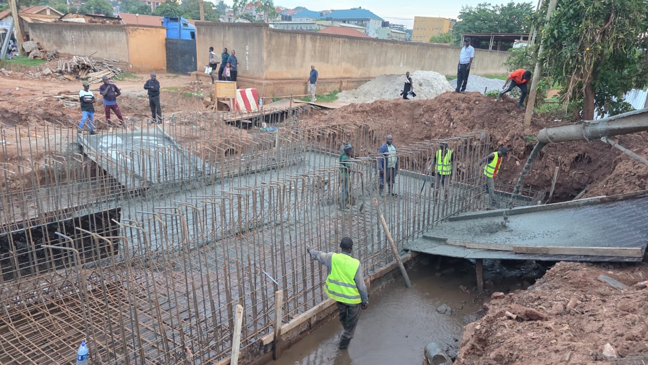 Lower Konge Road – concrete pouring for reinforced drainage structure